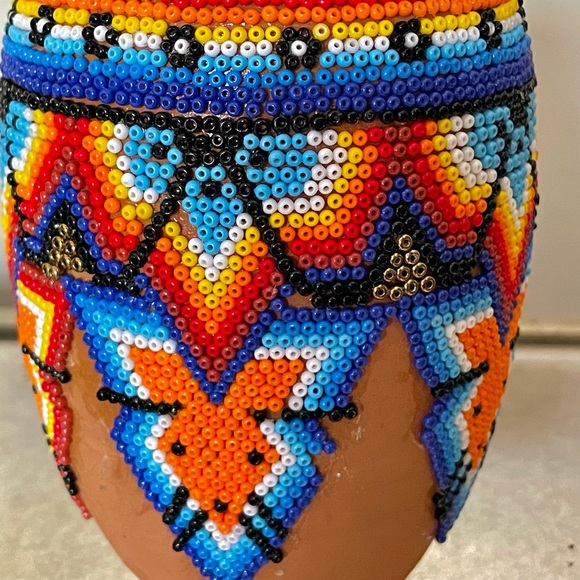 Vaso de cerámica con chakiras estilo huichol - Picture 4 of 6